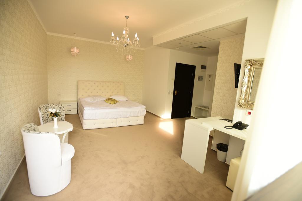 La Rocca Boutique Hotel ไกรโอวา ภายนอก รูปภาพ