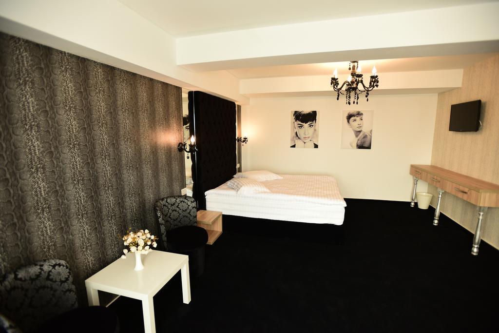 La Rocca Boutique Hotel ไกรโอวา ภายนอก รูปภาพ