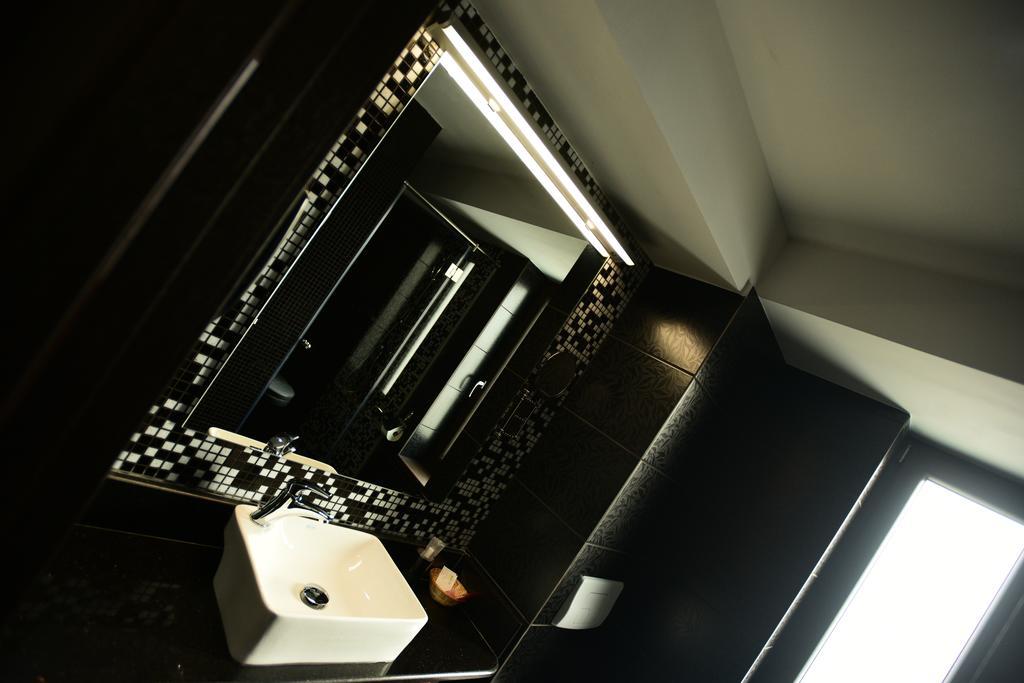 La Rocca Boutique Hotel ไกรโอวา ภายนอก รูปภาพ