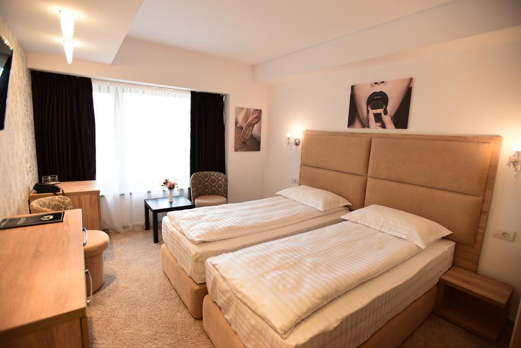La Rocca Boutique Hotel ไกรโอวา ภายนอก รูปภาพ