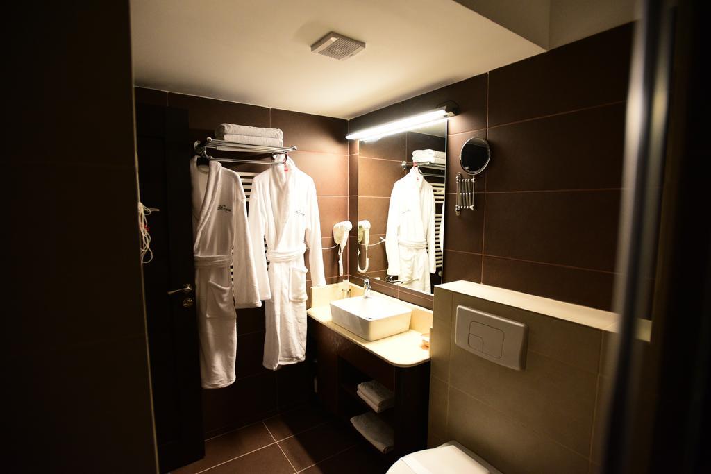 La Rocca Boutique Hotel ไกรโอวา ภายนอก รูปภาพ
