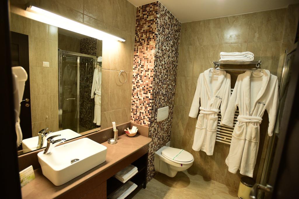 La Rocca Boutique Hotel ไกรโอวา ภายนอก รูปภาพ