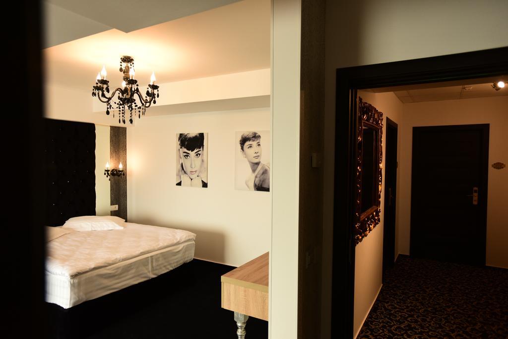 La Rocca Boutique Hotel ไกรโอวา ภายนอก รูปภาพ