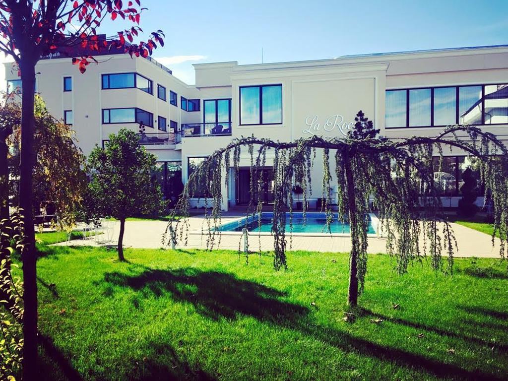 La Rocca Boutique Hotel ไกรโอวา ภายนอก รูปภาพ