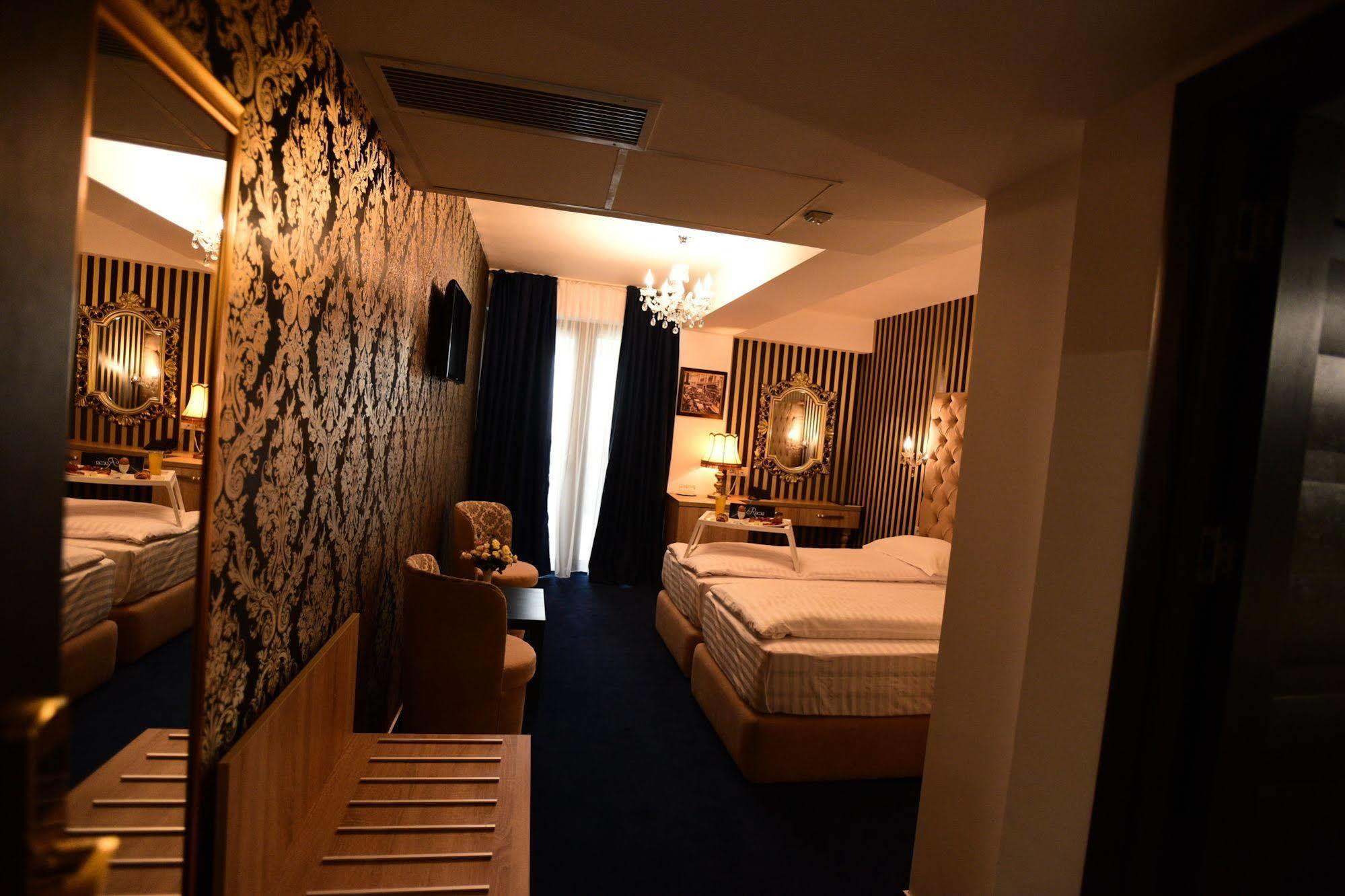 La Rocca Boutique Hotel ไกรโอวา ภายนอก รูปภาพ