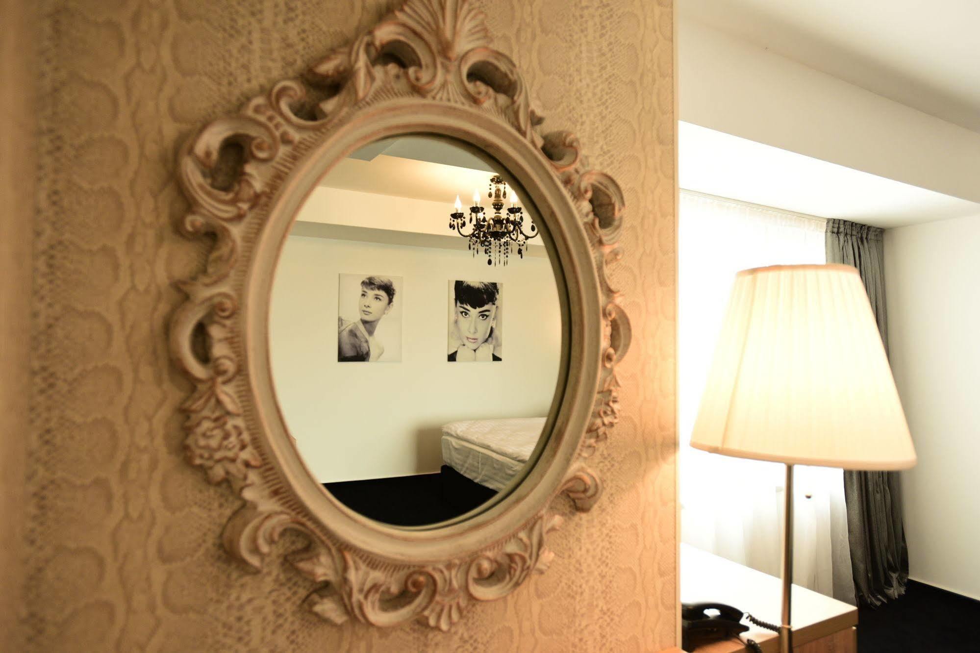 La Rocca Boutique Hotel ไกรโอวา ภายนอก รูปภาพ