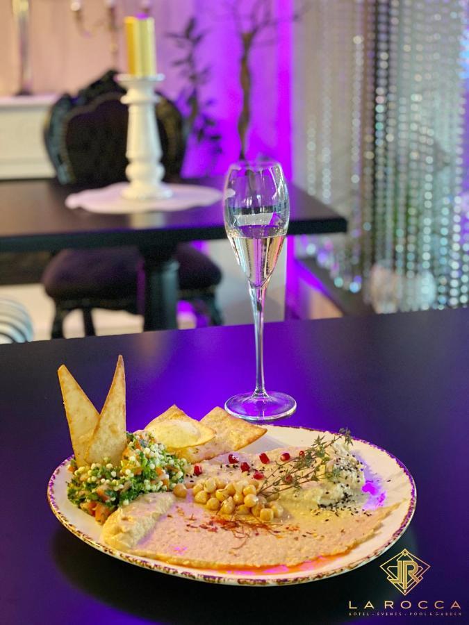 La Rocca Boutique Hotel ไกรโอวา ภายนอก รูปภาพ
